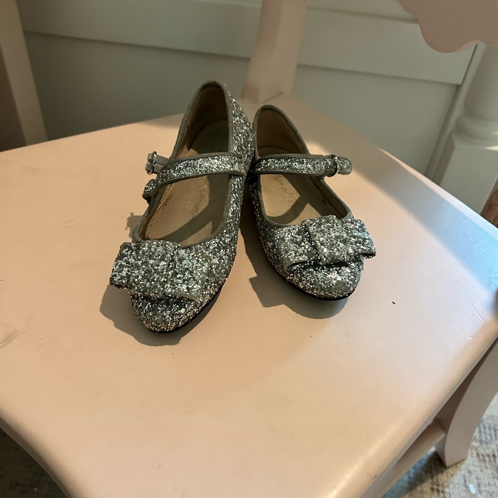 Age of innocence silver glitter bow shoes